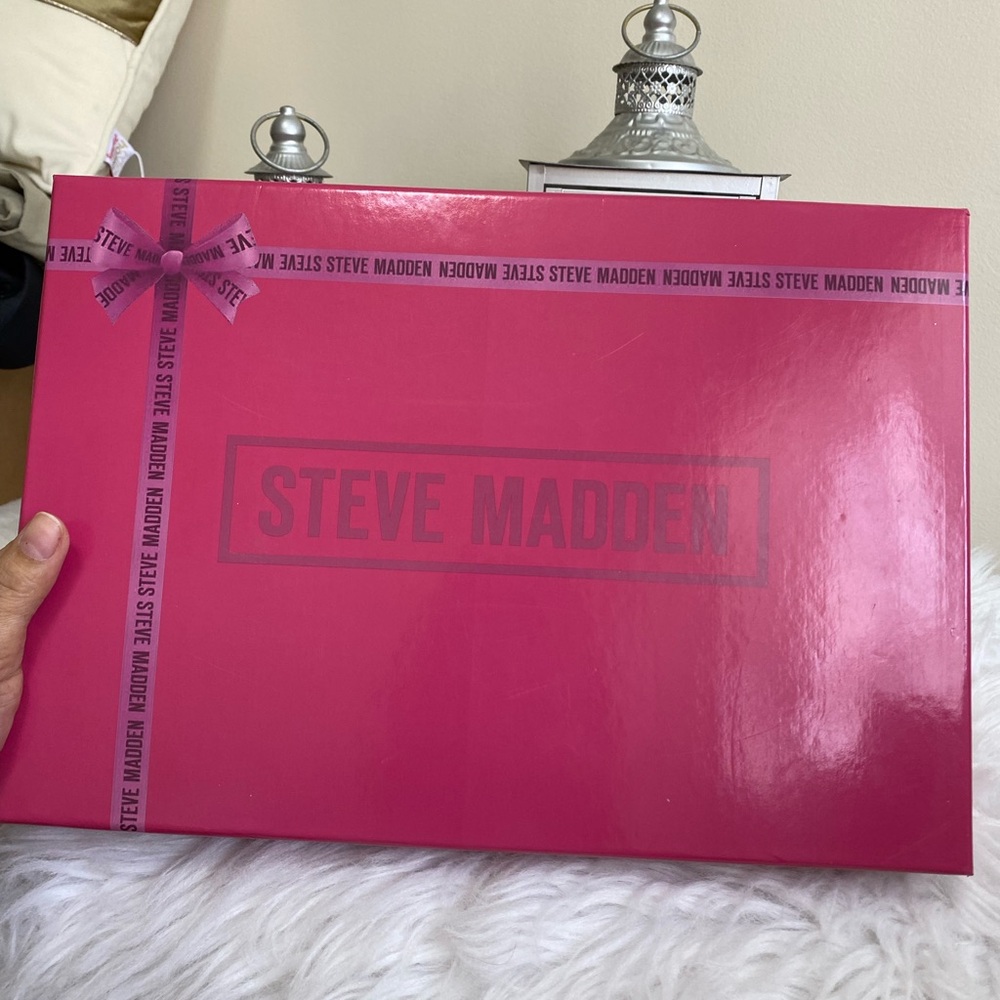 STEVE MADDEN PINK FLASH ZIP AROUND WALLET & KNIT SCARF - Picture 3 of 9